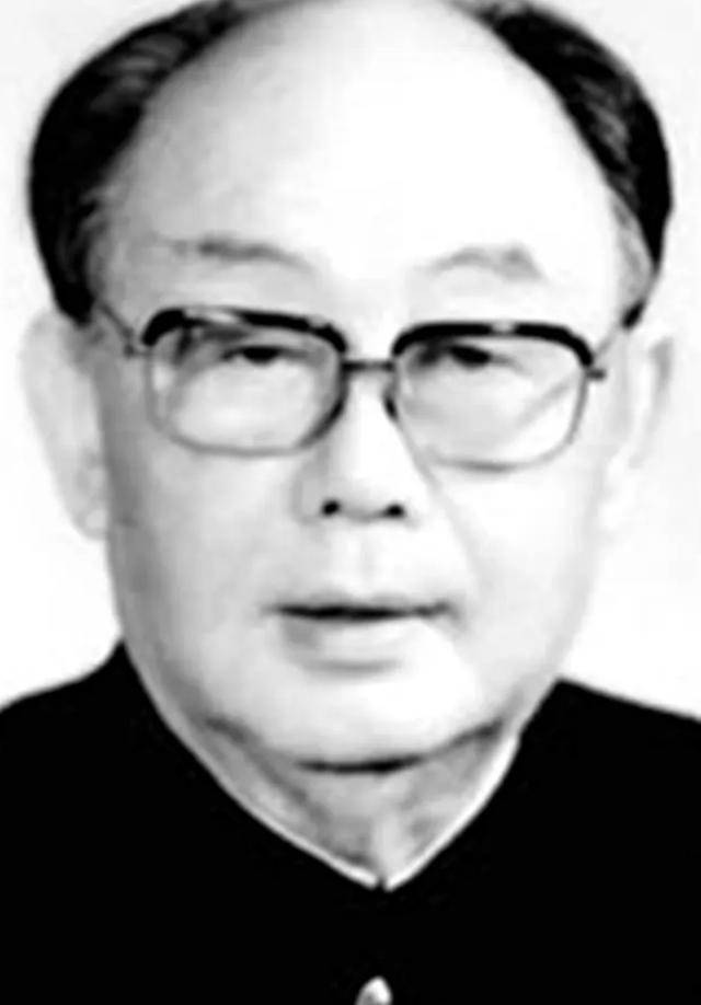 他是上海市原副市长,50岁遭夺权,64岁官至正部级,活了82岁