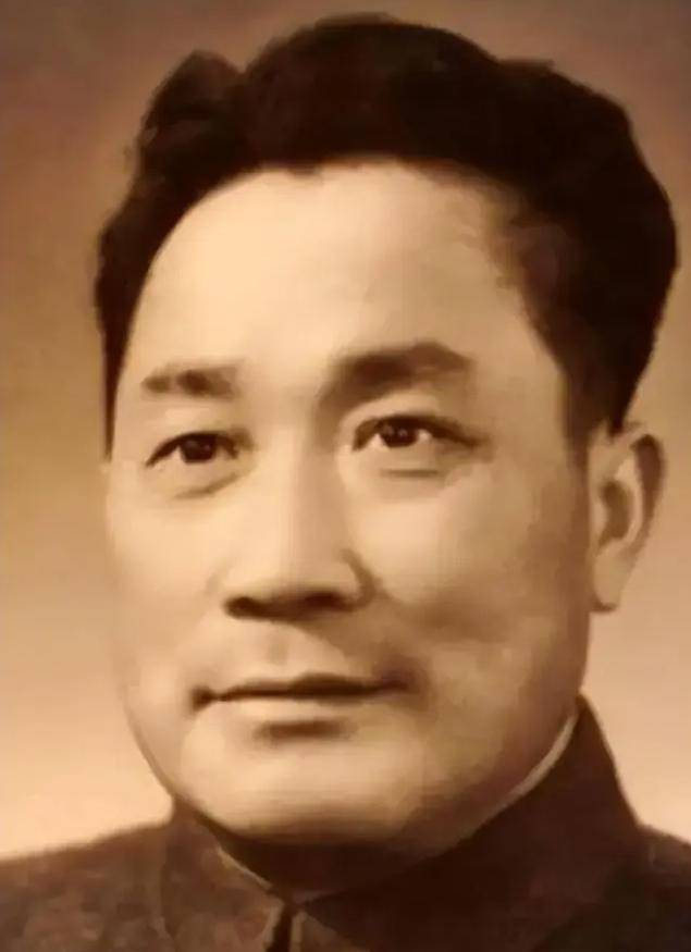 1972年张国华将军突然去世,周总理含泪接骨灰:走得太早了