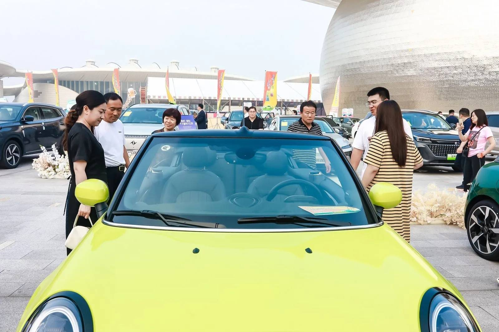 2024"邮储银行青岛分行"新能源汽车嘉年华隆重启动!