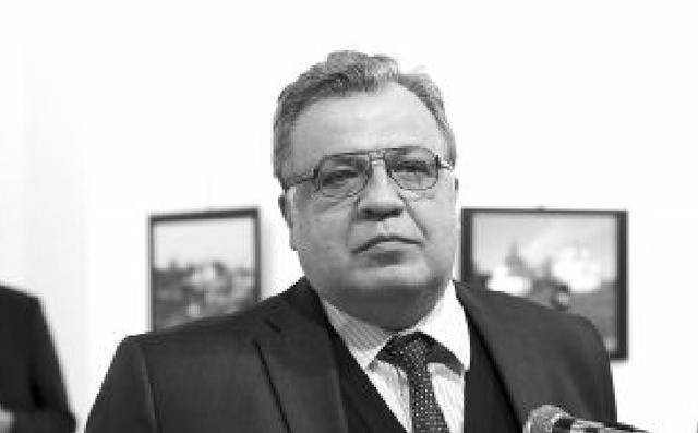 普京70岁了,硬汉也有柔情的一面,曾三次流泪都是为了他的人民