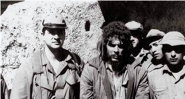 2014年切格瓦拉真实枪决现场曝光,身中9弹倒地双手被砍下