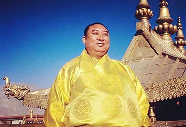 因为曾经在北京任职,也为了促进中央和西藏的关系,确吉坚赞很长一段