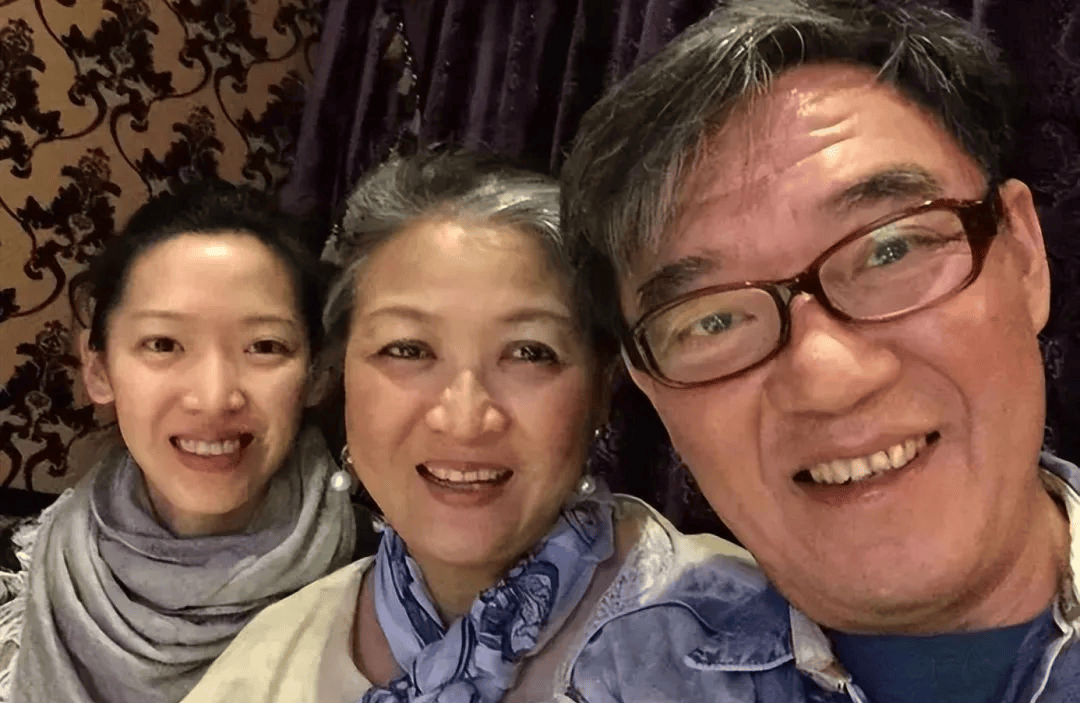 李立群女儿李元元:把初恋献给黑人,30多岁未结婚成父亲的烦恼