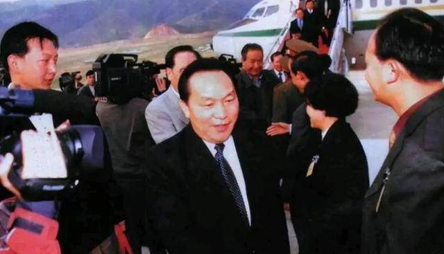 他是云南省前省长之子,挥金如土,入狱15年.父亲死刑,母亲自刎