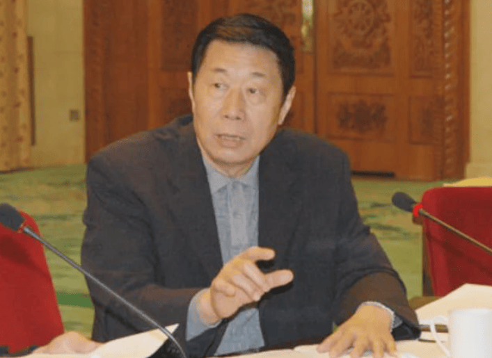 他坚决反对"两个凡是",43岁得到越级提拔,57岁出任辽宁省委书记