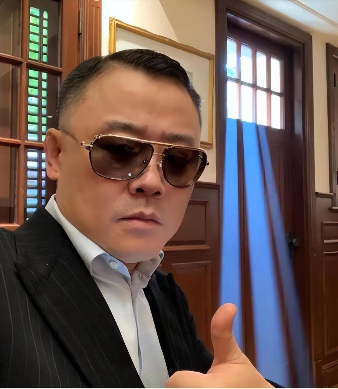 回顾:周立波是怎么亲手葬送了前程?郭德纲是怎样预言的?