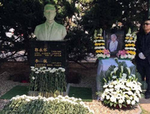 正接待外宾,收到一则消息,突然失声痛哭,发生了啥_郭永_钱学森_飞机