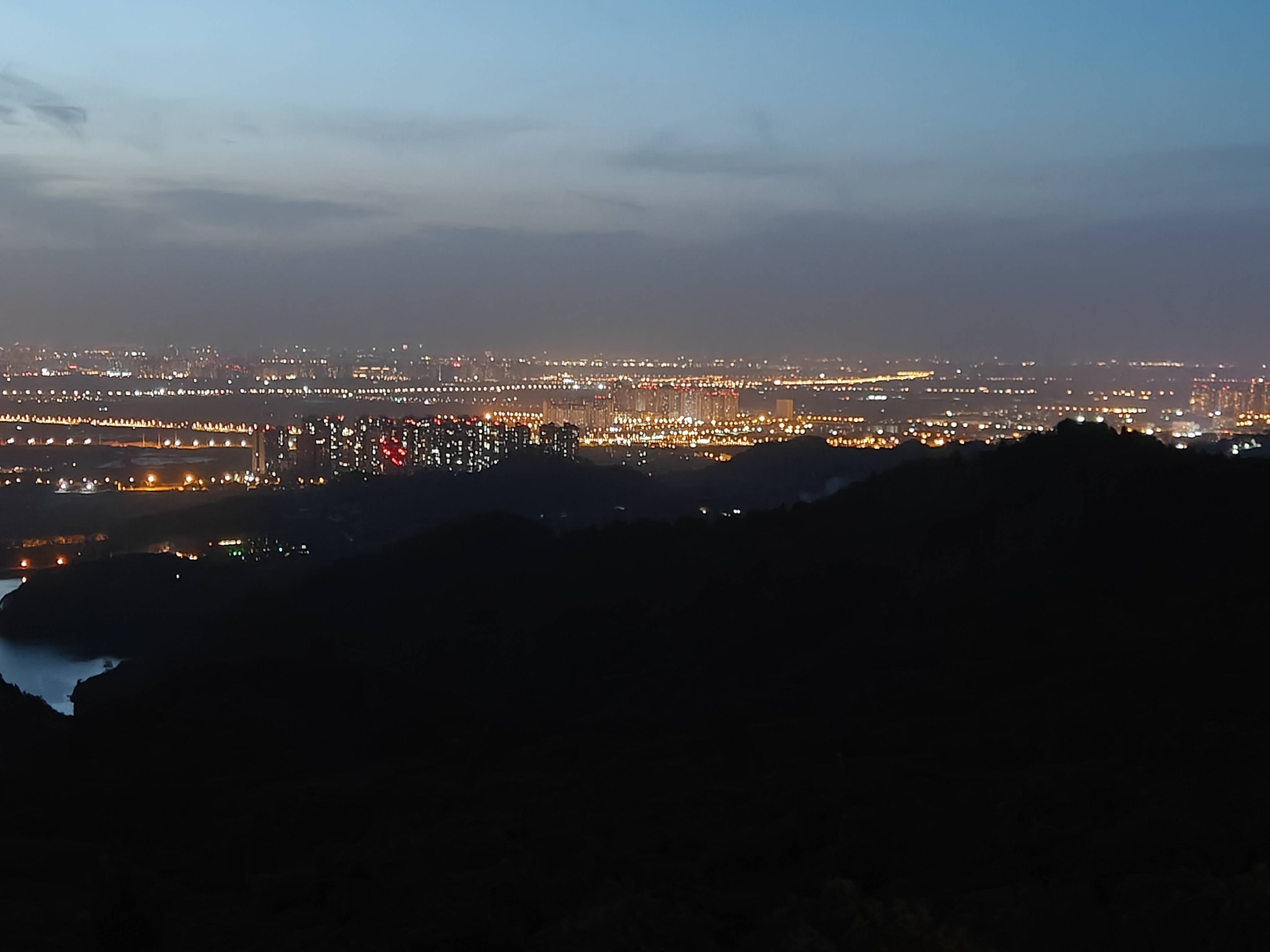 龙泉山夜景图片