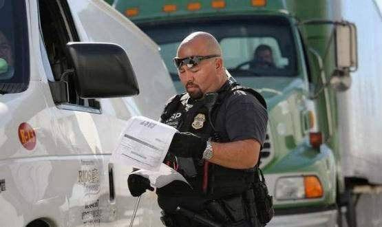 他是美国最胖警察,卧底黑帮24年,喊话警察:再不来我就成老大了