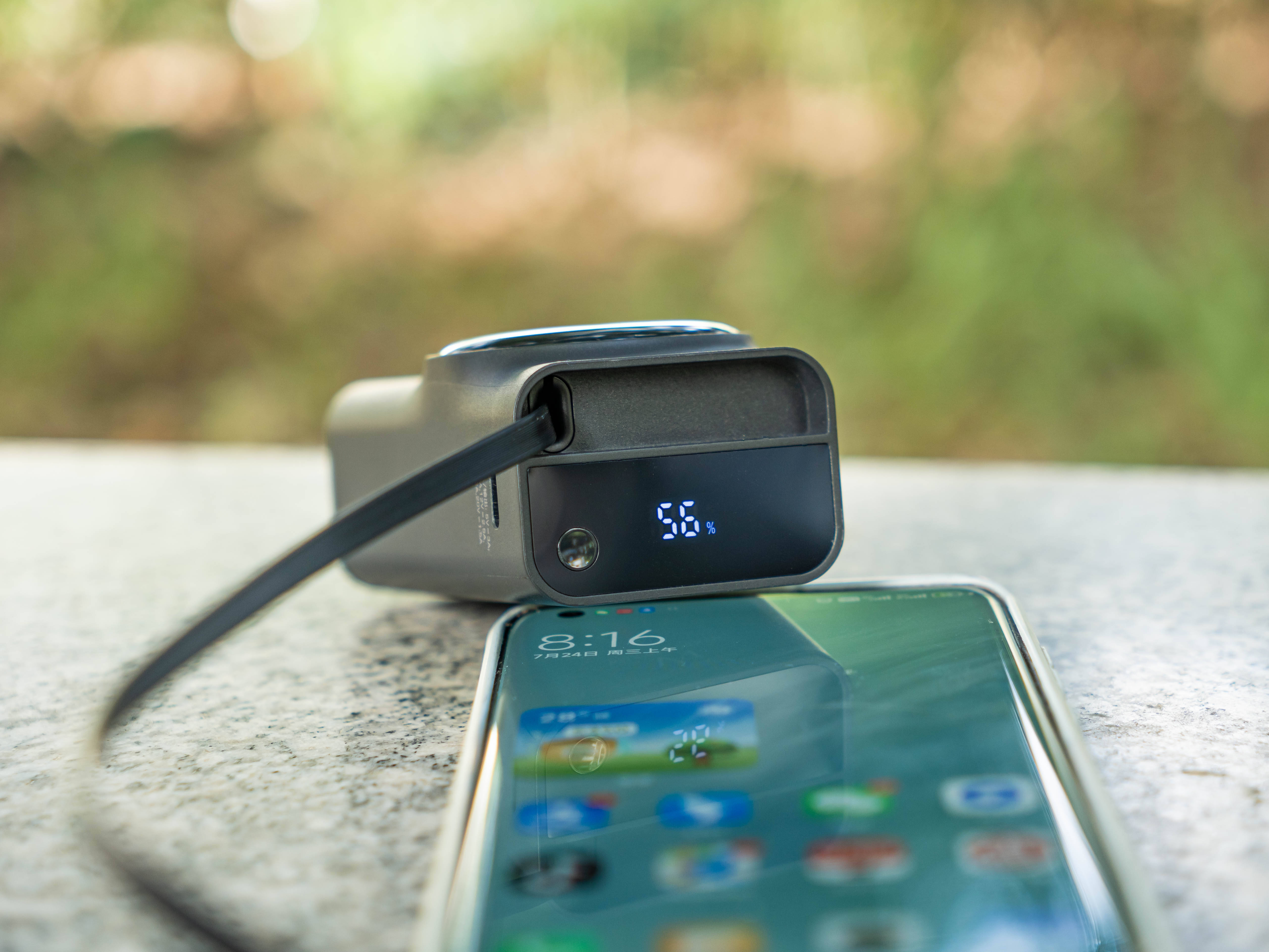 伸缩自如自带线，为背包腾出更多空间，iWALK 拉拉宝