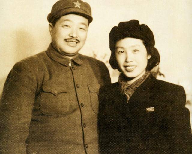 元帅夫人被授予军衔,都是谁,担任什么职务_林月琴_汪荣华_刘伯承