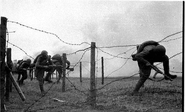 二战列宁格勒战役,为何是德军给斯大林开辟的第二战场?顺势而为