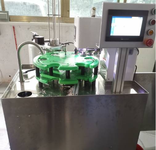 富氢水易拉罐半自动灌装机:一键定制,健康饮水新潮流!