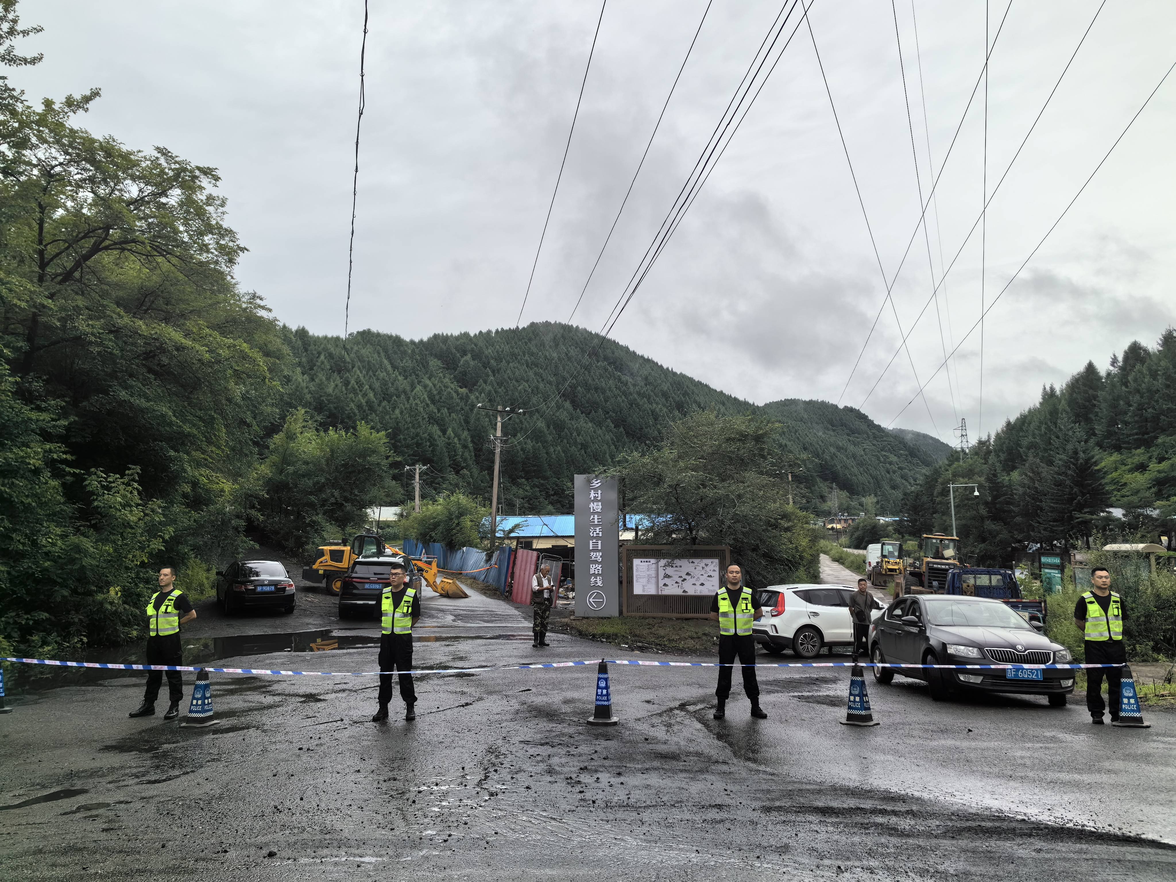 长白县长白镇边境派出所:全面启动应急防汛处突预案 为抗洪抢险实战