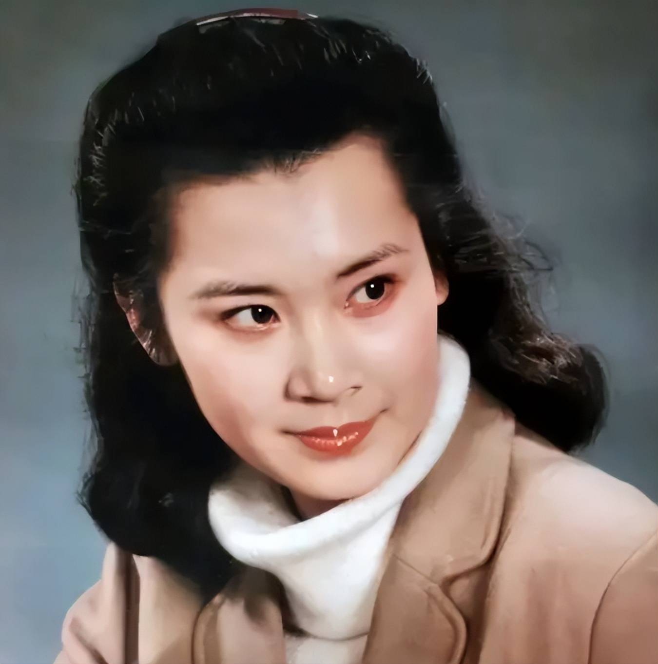 她是著名国家一级演员,享"正军级"待遇,如今65岁仍是单身_肖雄_话剧