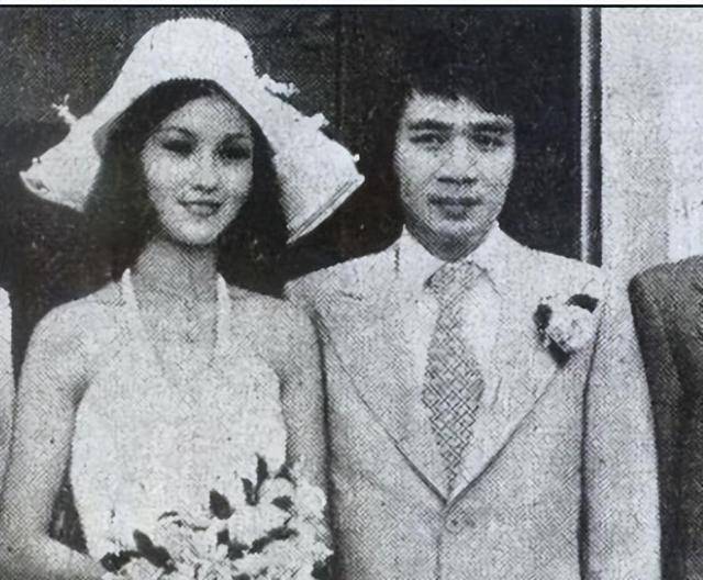 首任丈夫1975年,经过父母介绍,赵雅芝认识了大她十岁的黄汉伟