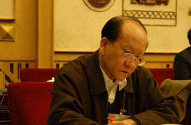 他50岁被越级提拔为甘肃省省长,53岁担任福建省委书记,今年91岁