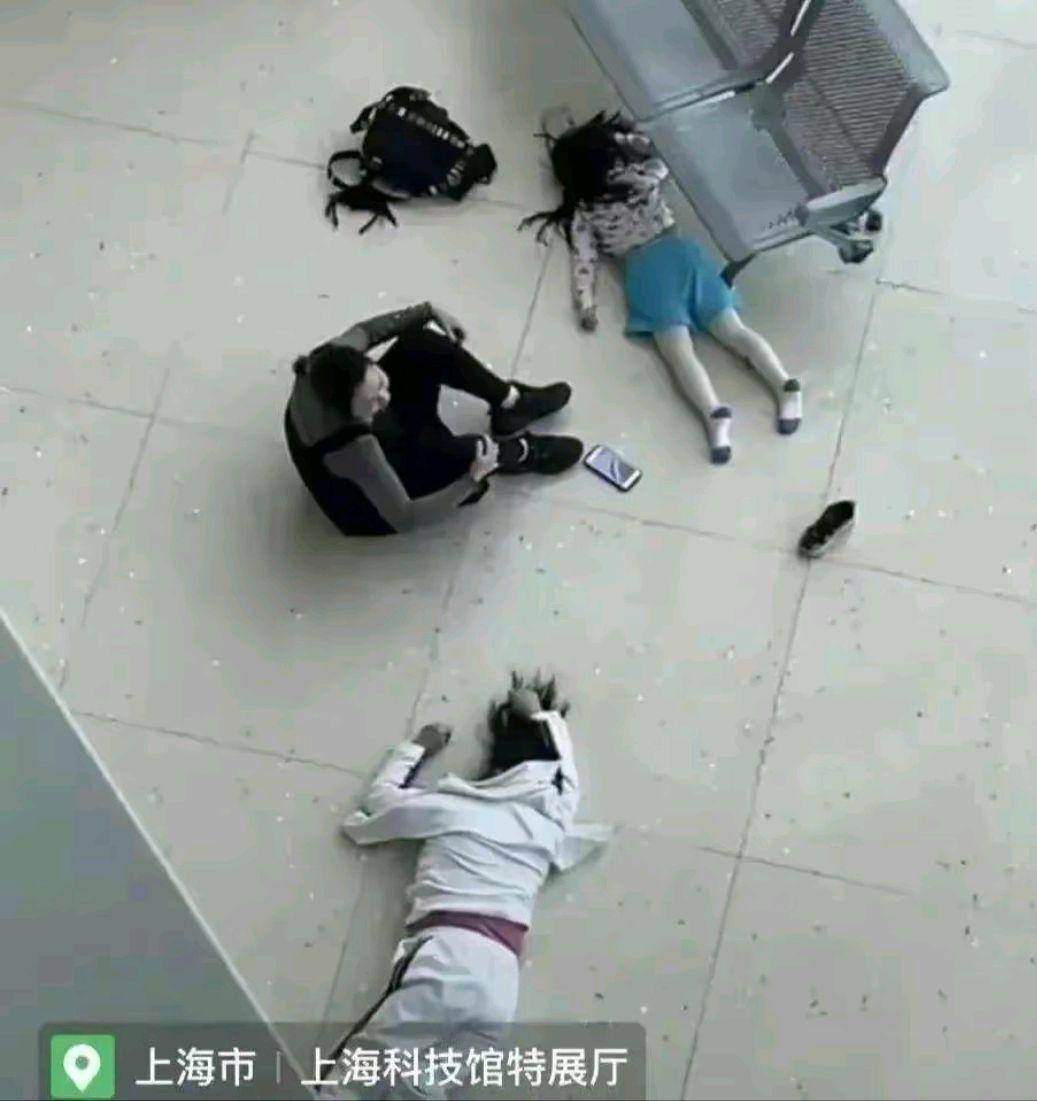 女生死亡坠楼图片