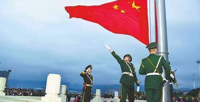 6200次升旗0失误的他,被立为二等功,退伍后拒绝百万年薪_高红甫_国旗