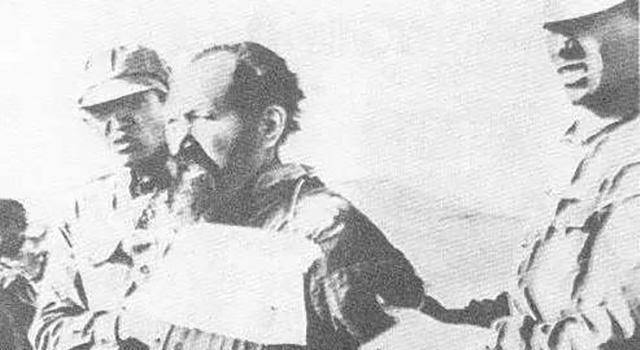 剿匪士兵:为了消灭土匪,我们必须喝尿,否则我们会渴死_乌斯满_新疆