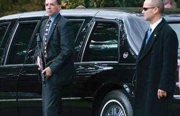 美国总统出行会有三个层次的保镖跟随,还会有志愿者队伍