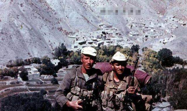 这对当时的哈菲佐拉·阿明触动很大,其一直在寻找拯救国家的办法.