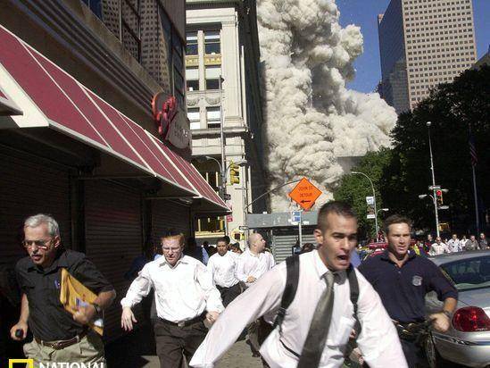 911事件15周年回顾:世贸中心瞬间倒塌,撞击波将人甩出大厦