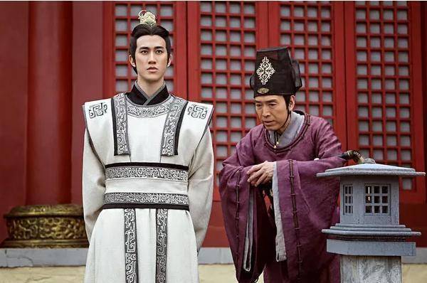 次日上朝,李义府被罚金3000,杜正伦被李治申斥,两相之争不了了之.