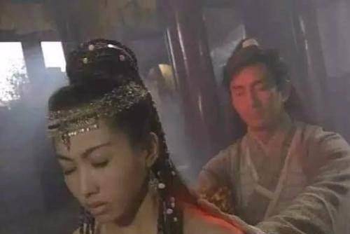 古装电视剧中,给女子运功要脱光衣服,给男性却不用?告诉你答案