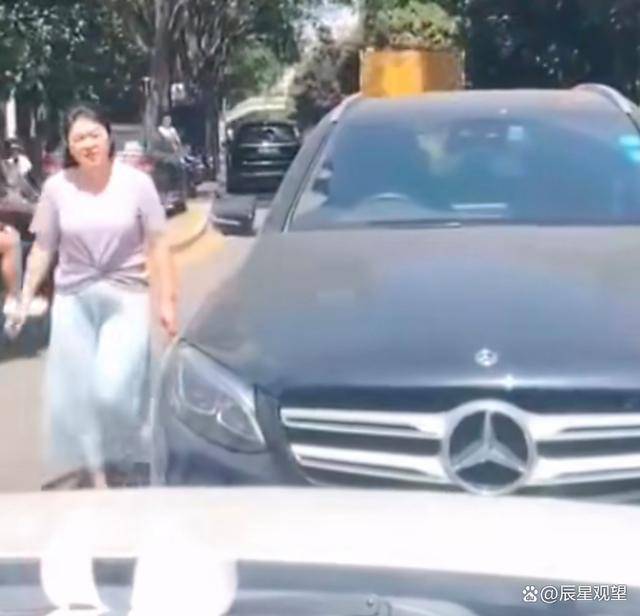 西安开奔驰逆行女车主后续,车主被扣六分,本人公开道歉