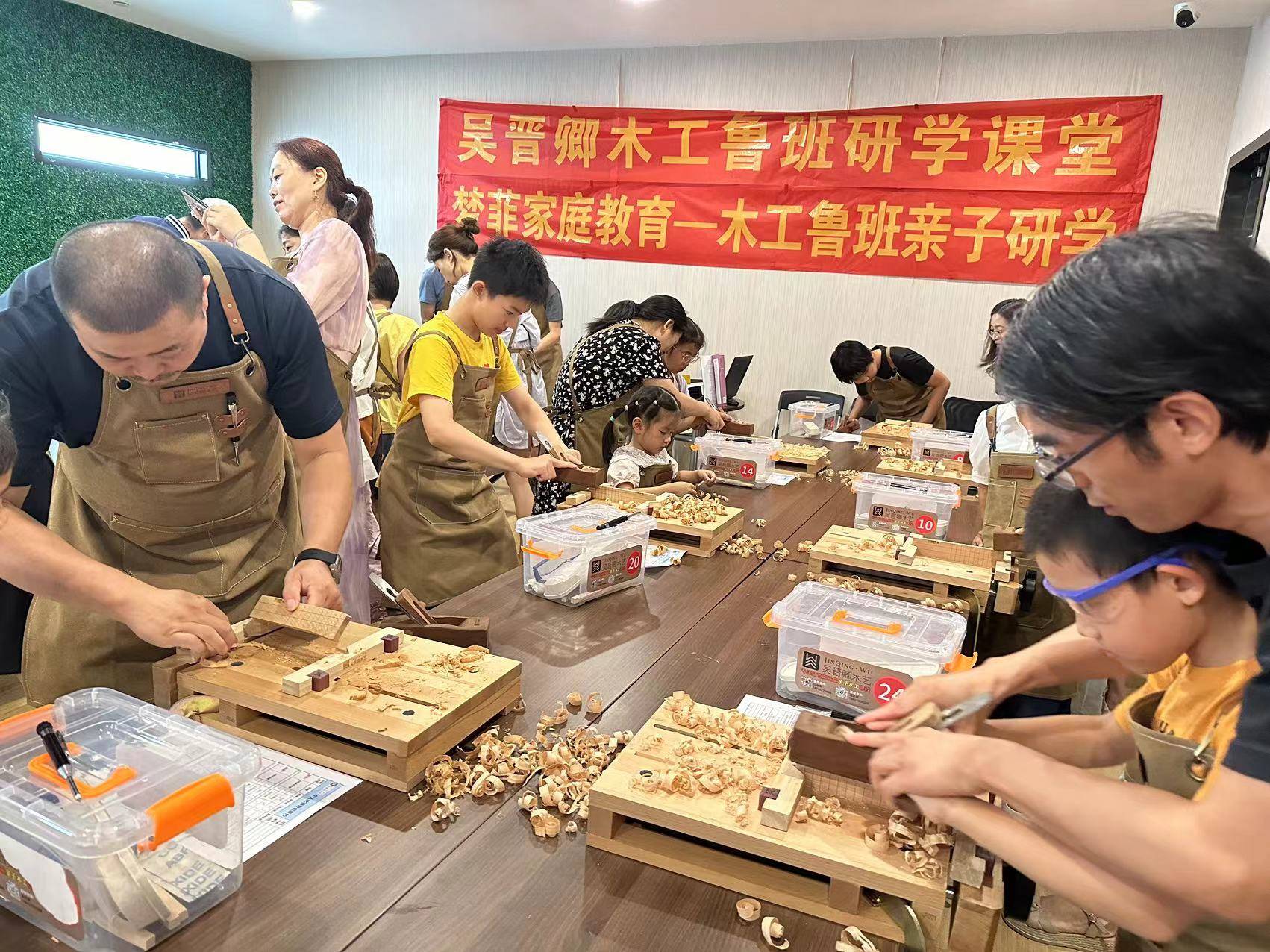 苏州中心广场社区:"筷"乐成长 非遗木工 匠心传承