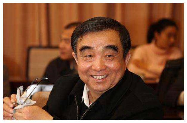 他曾担任十年武警副司令,46岁少将,53岁晋中将,父亲是开国少将_朱曙光