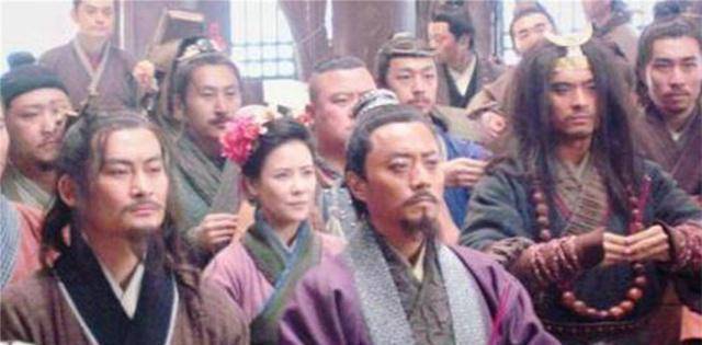 水浒传中的隐形高手,战场上怒斩禁军教头,在梁山却只是马军小将_杨林