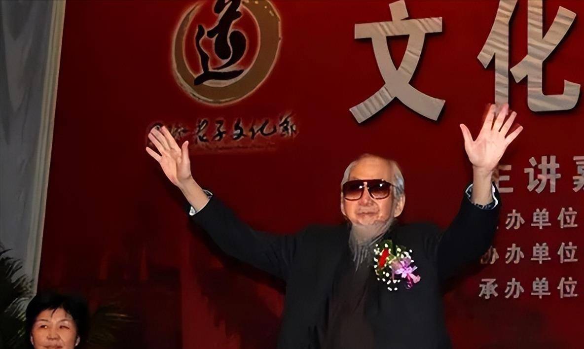 高寿108岁的文怀沙谈如何长寿:多喝酒多吃肉,多与异性交朋友_老人