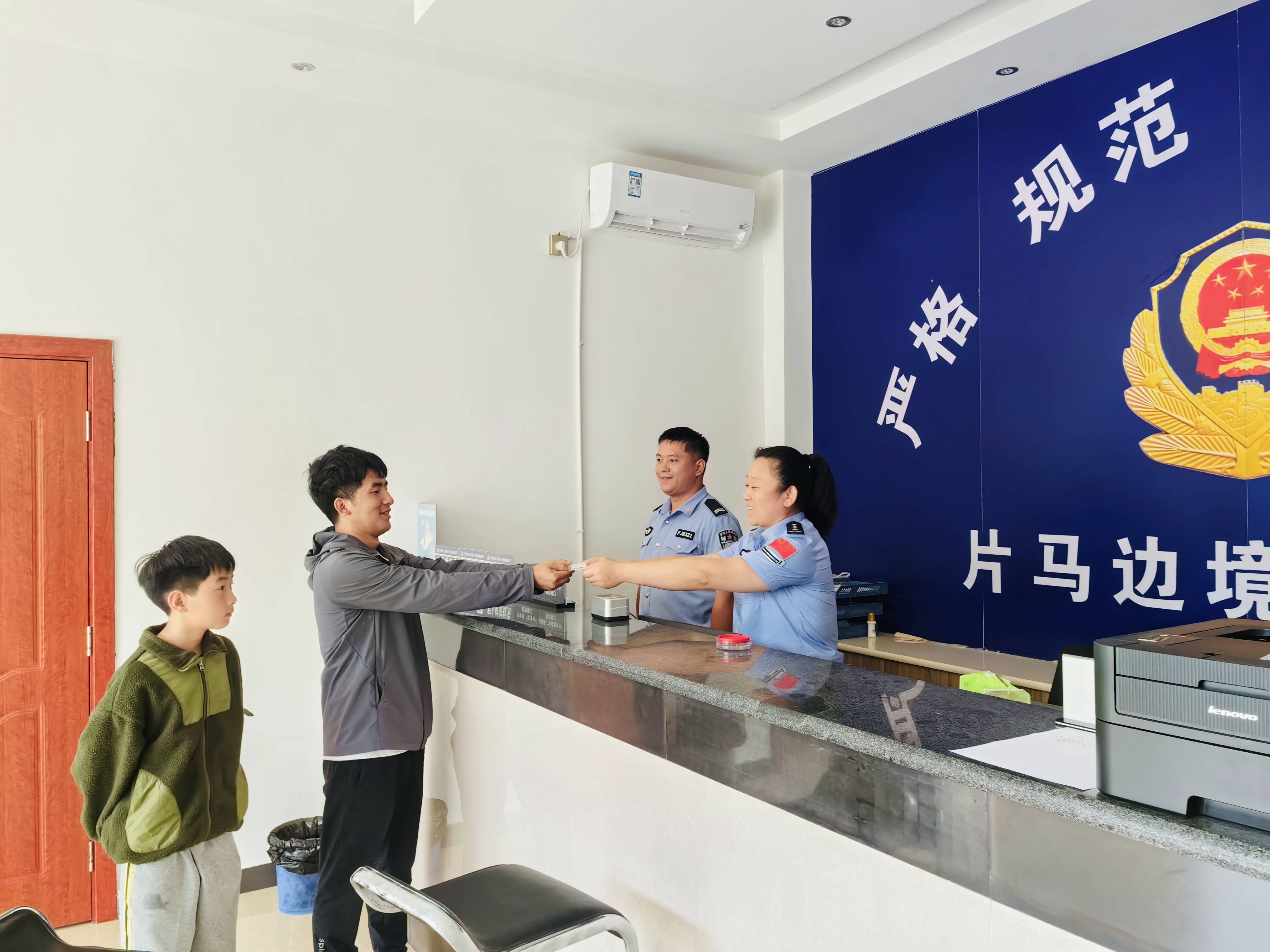 云南怒江片马边境派出所:以新时代"枫桥经验"为笔 绘就片马平安画卷