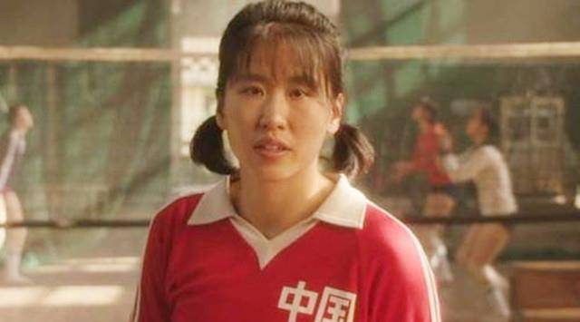 郎平女儿:曾晒与父亲合影,后妈未出镜,牵着7岁弟弟散步_白帆_中国女排