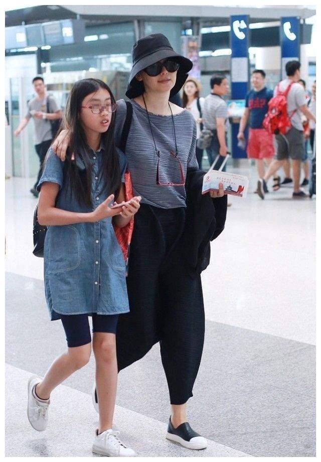 冯小刚领养女儿向父亲表白,却遭遇一片嘲讽和恶评!_徐帆_徐朵_孩子