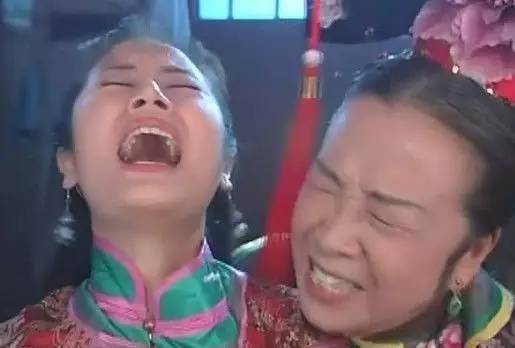 她是我们心中永远的"容嬷嬷",1997年随着《还珠格格》的播出,里边参演