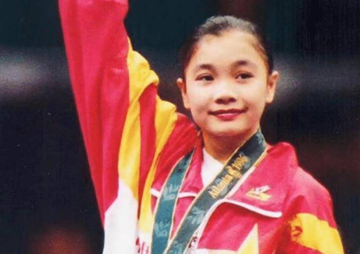 莫慧兰:独创"莫氏空翻"一枝独秀,退役后当主持开赛车做公益