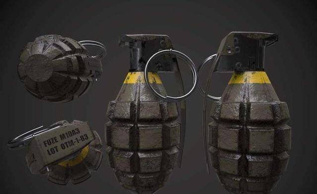 二战中美军士兵经常把手榴弹挂在胸前,这样做危险吗?