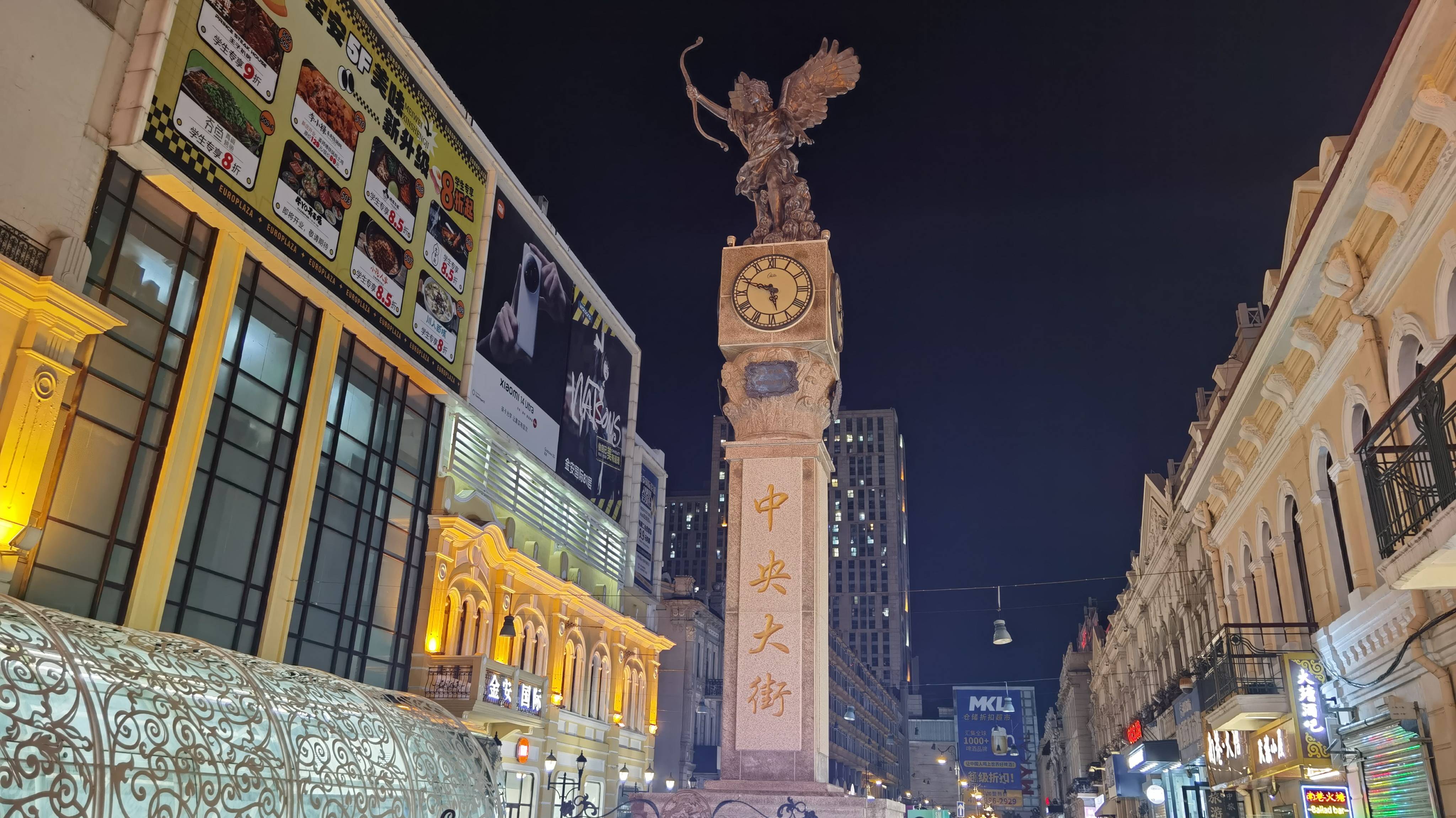 来哈尔滨之前,我知道哈尔滨有中央大街,类似于北京的王府井.