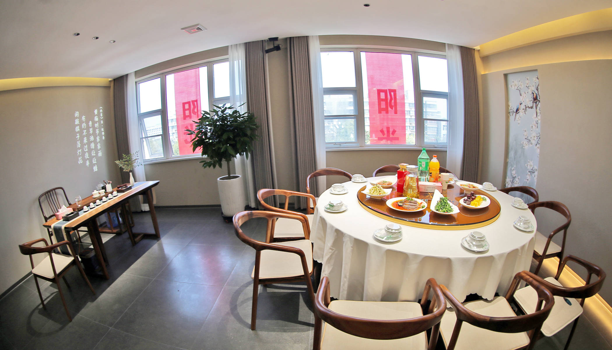 "阳光"真美:大荔县迎来阳光大酒店十五年的辉煌庆典暨阳光四季茶餐厅