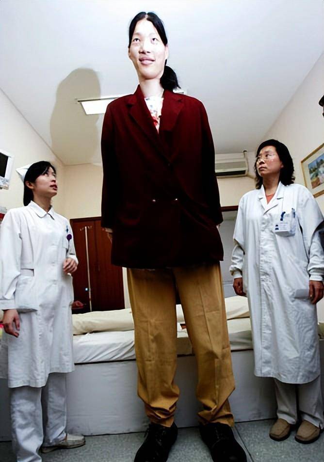 安徽"世界第一女巨人":穿78码鞋,一顿吃6碗面,41岁不幸离世