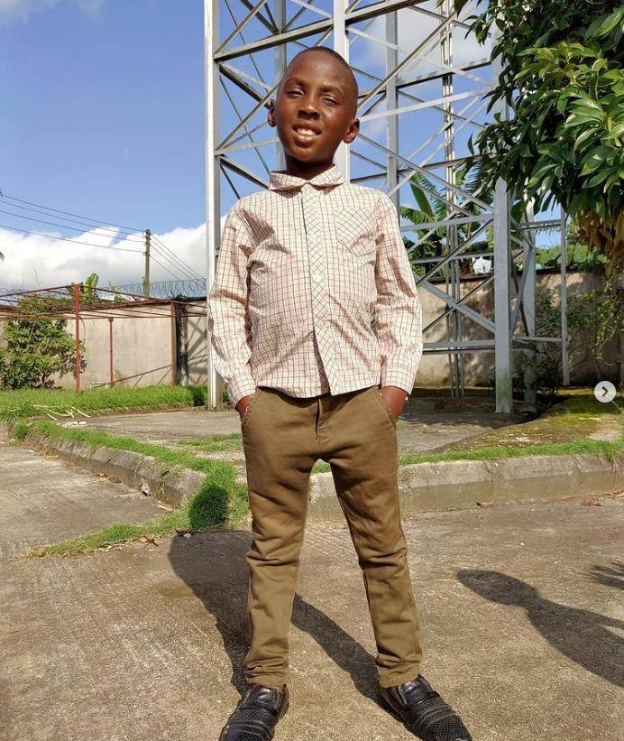 6年前,那个被白人美女喂水喝的非洲小男孩,如今怎么样了?