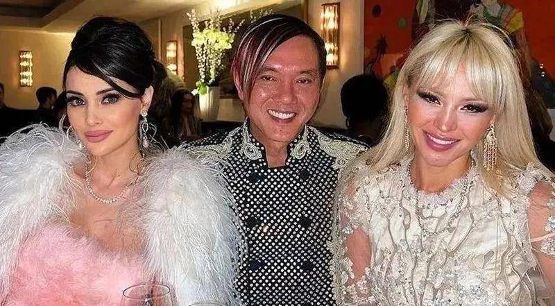 黛博拉是那场秀的模特,身材火辣,长相妩媚,刚出场就捕获了洪永时的心.