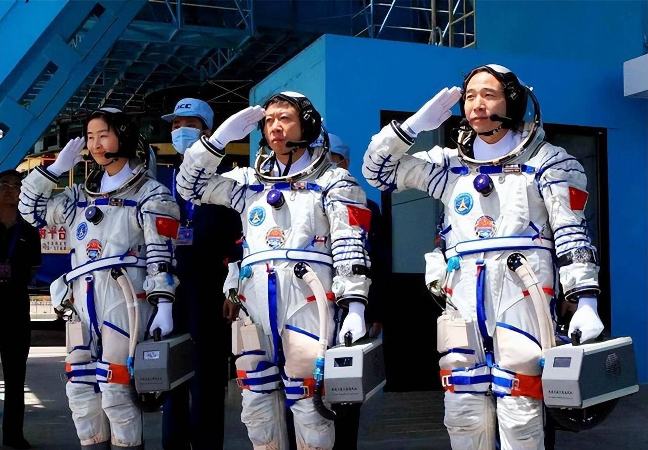 航天英雄刘洋,婚后9年不生孩子,执行任务前曾给丈夫留两条遗言
