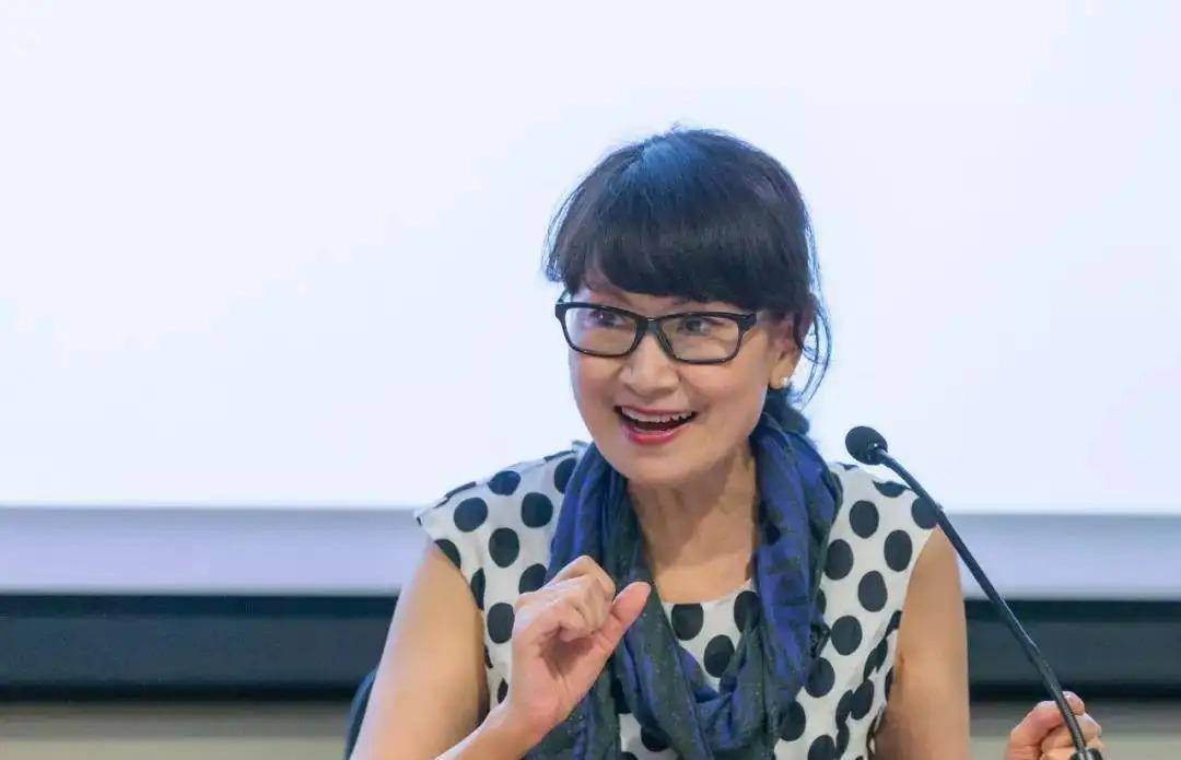 陈燕华:32岁嫁大学教授,34岁和丈夫去国外,事业家庭两不误