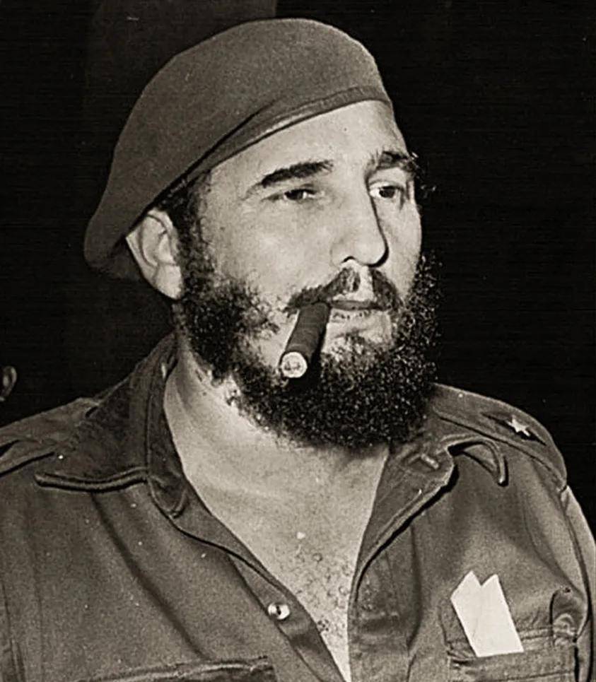 卡斯特罗爱抽雪茄,而且整天烟不离手,中情局想到的办法就是在雪茄里装