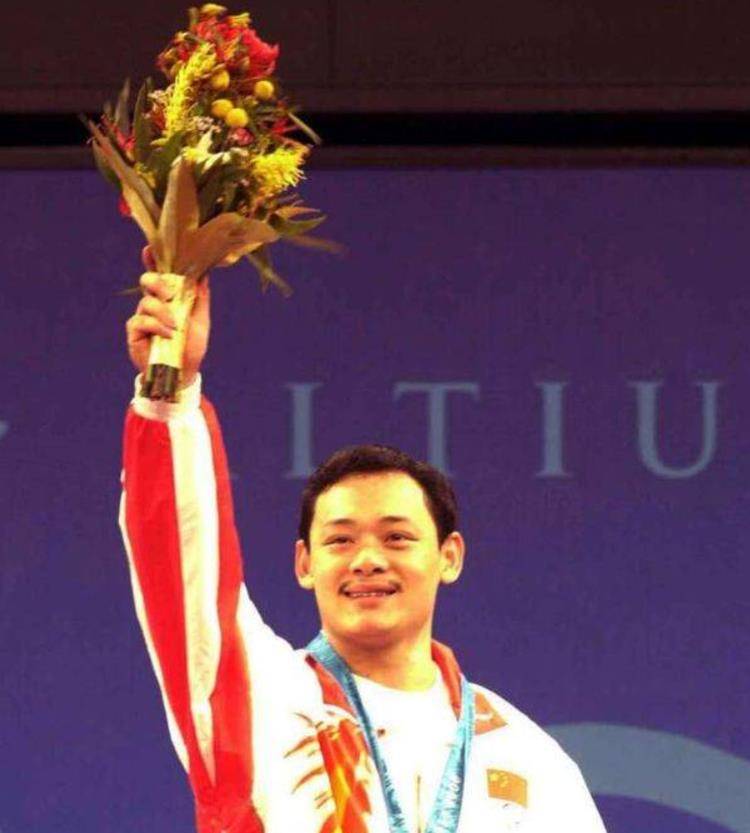 蝉联两届奥运冠军,退役后娶空姐当老婆,占旭刚如今成为体院院长