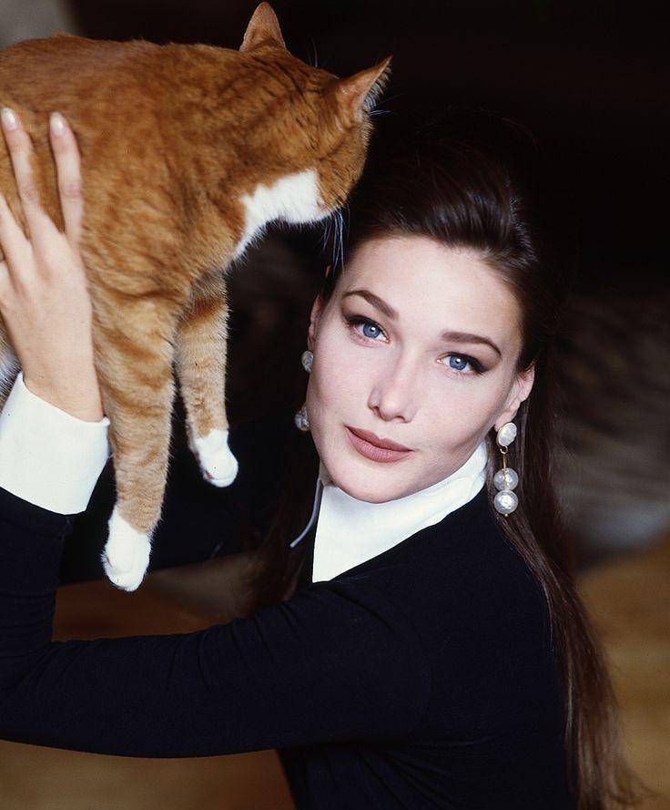 布鲁尼:作风最豪放的第一夫人,男神收割机,40岁闪婚法国总统